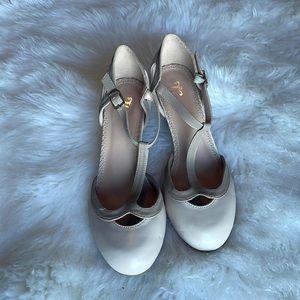 Journee collection Olina Pump in Beige size 8.5. Never worn